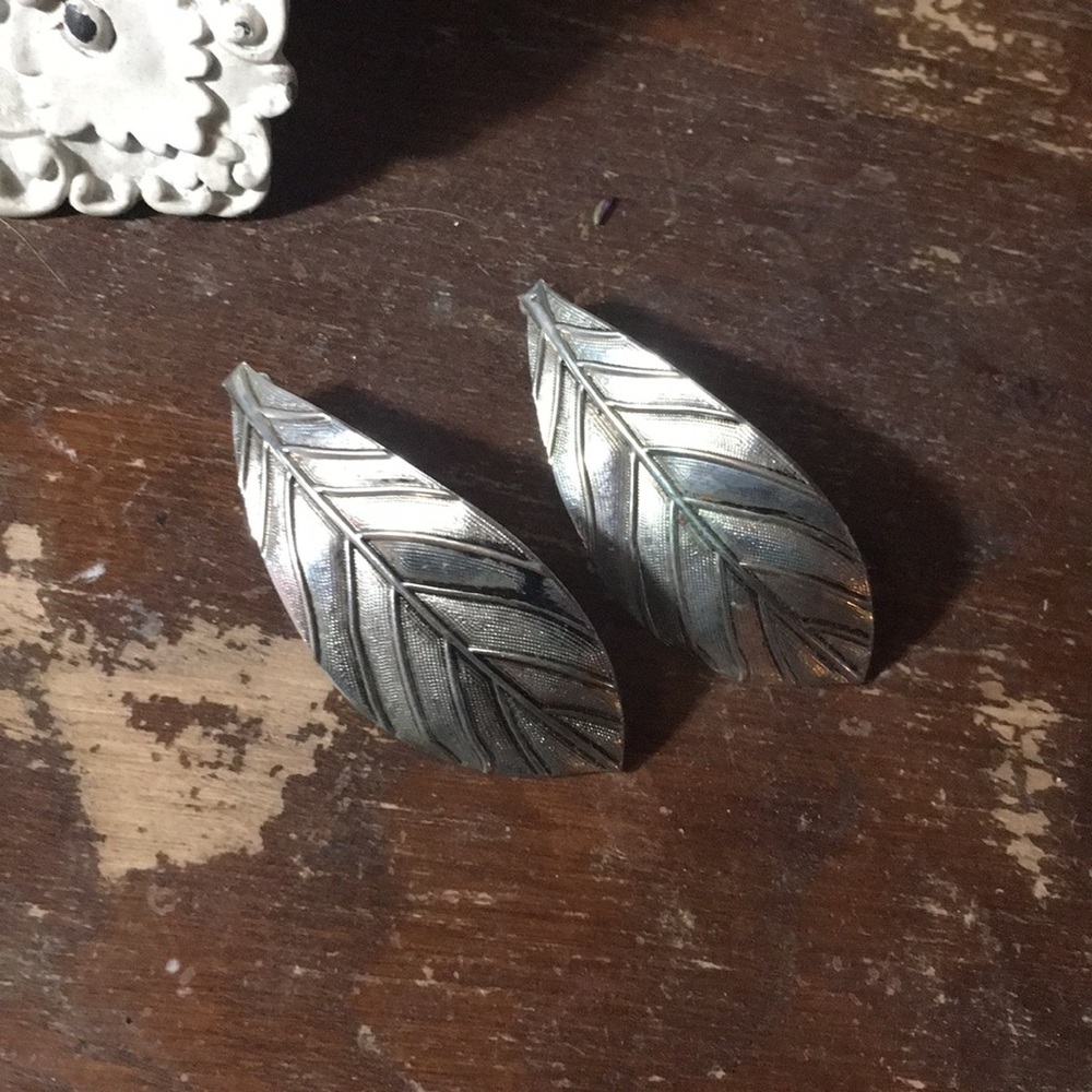 Leaf earrings!